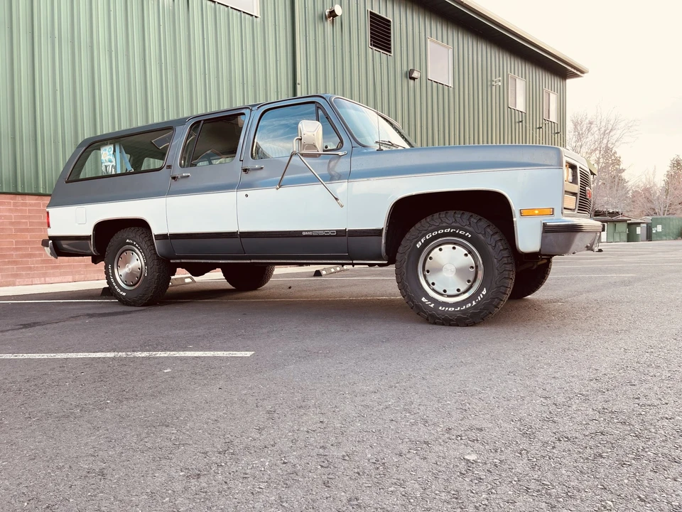 1989 GMC Suburban 7th Gen - Image 13 of 31