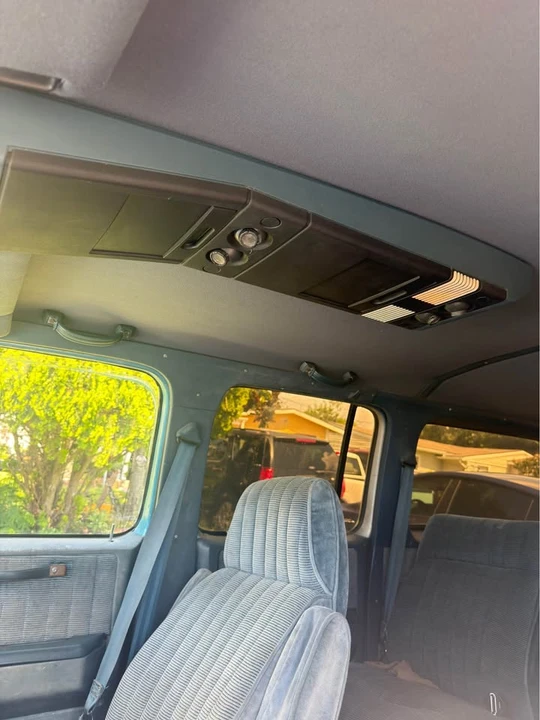1989 GMC Suburban 7th Gen - Image 5 of 7