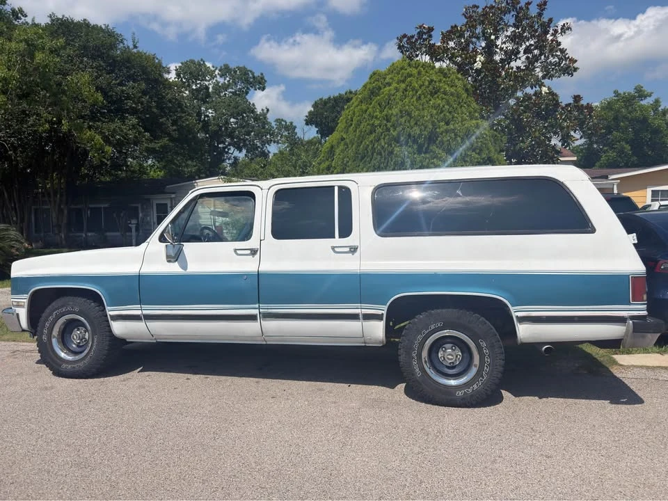 1989 GMC Suburban 7th Gen - Image 3 of 7