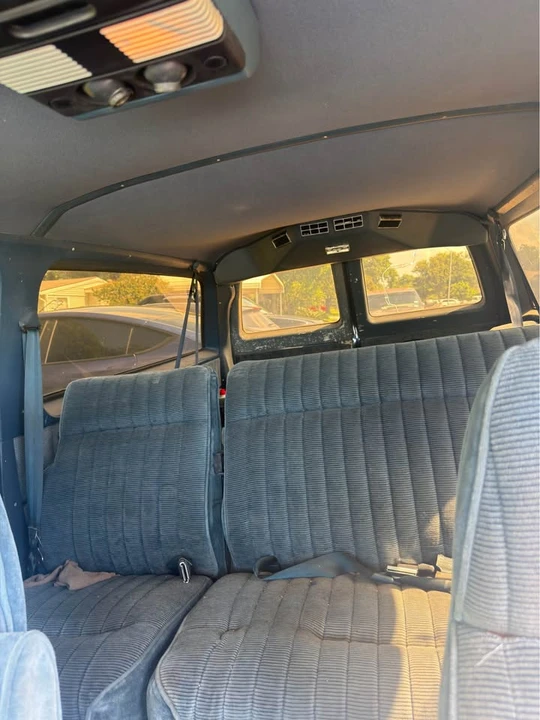 1989 GMC Suburban 7th Gen - Image 6 of 7