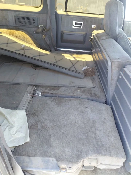 1989 GMC Suburban 7th Gen - Image 7 of 8