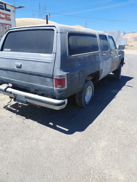 1989 GMC Suburban 7th Gen - Image 4 of 8