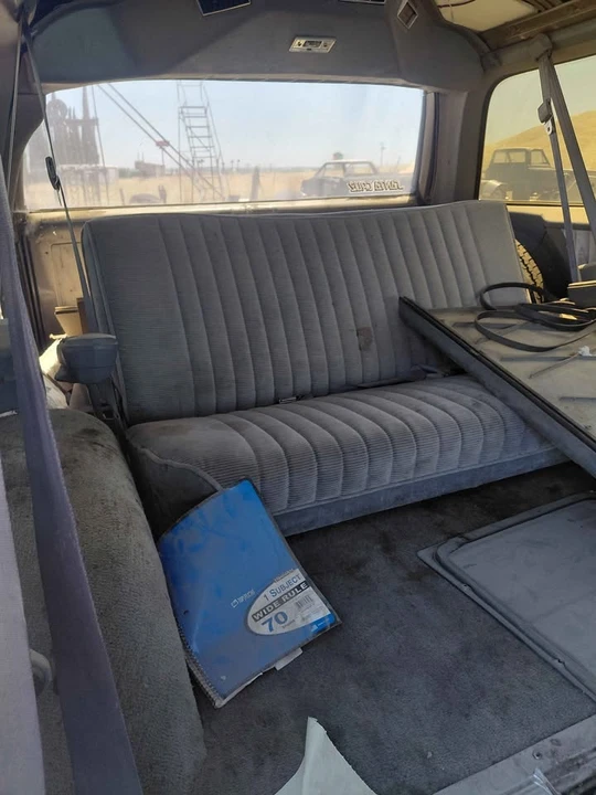 1989 GMC Suburban 7th Gen - Image 6 of 8