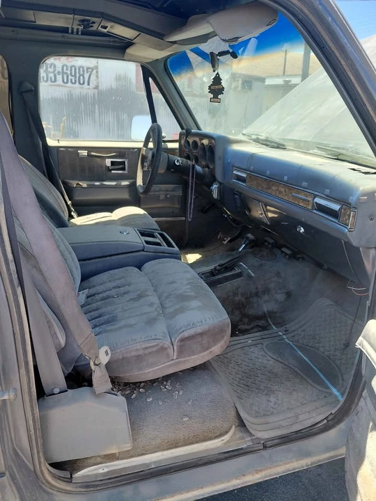 1989 GMC Suburban 7th Gen - Image 5 of 8