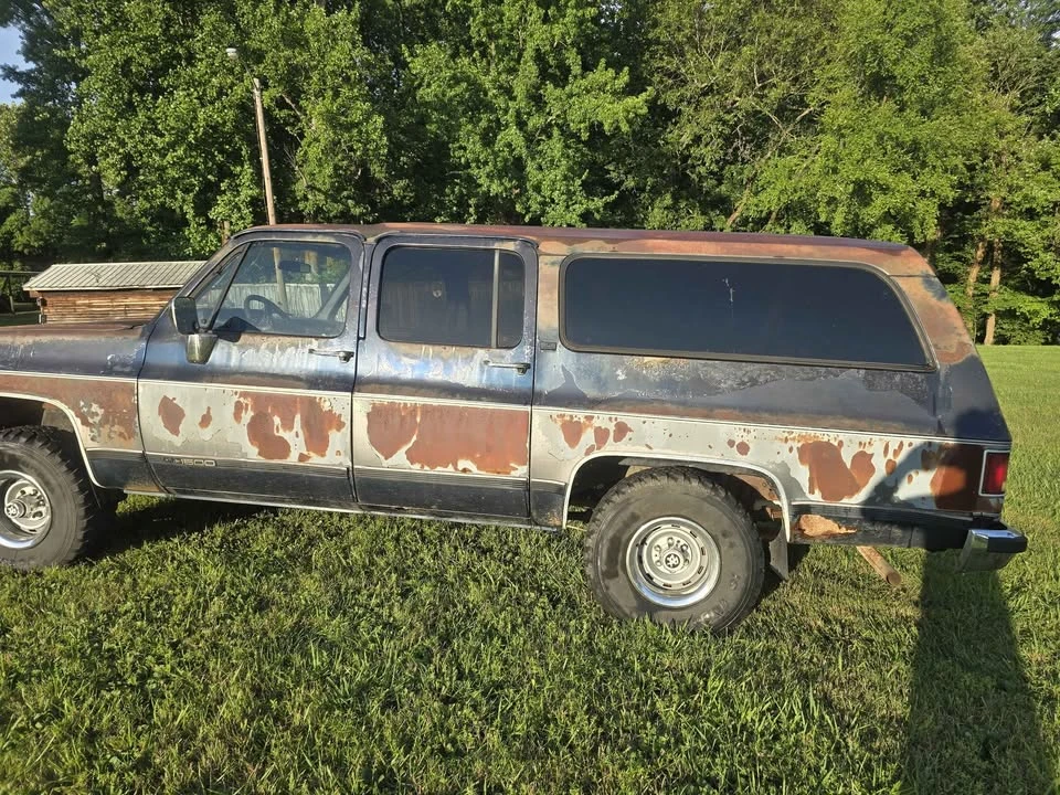 1989 GMC Suburban 7th Gen - Image 3 of 14