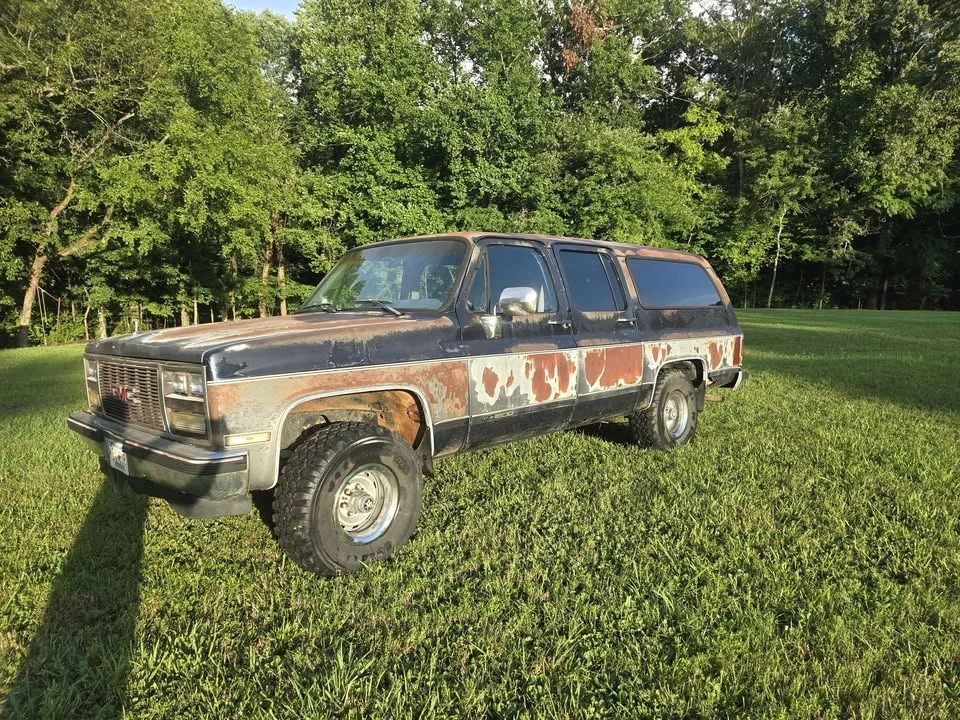 1989 GMC Suburban 7th Gen - Image 10 of 14