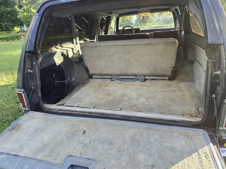 1989 GMC Suburban 7th Gen - Image 13 of 14