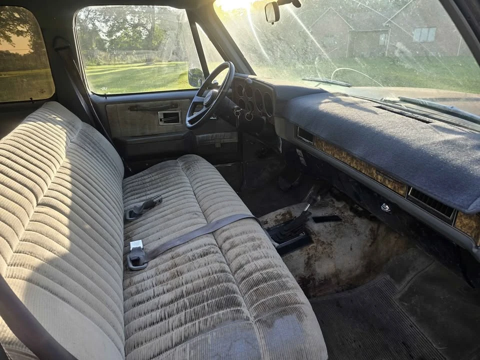 1989 GMC Suburban 7th Gen - Image 4 of 14