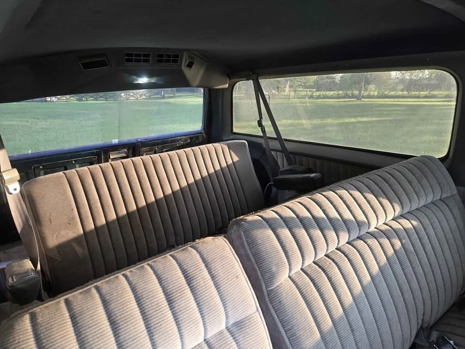1989 GMC Suburban 7th Gen - Image 6 of 14