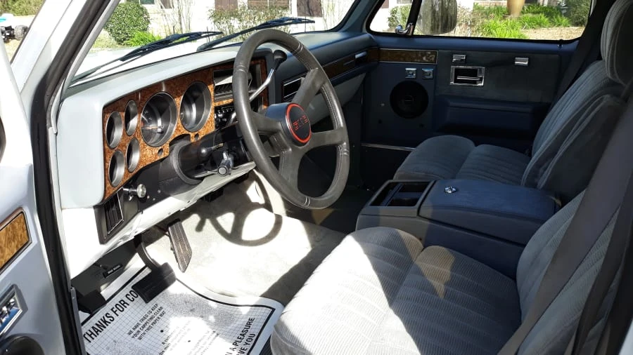 1989 GMC Suburban 7th Gen - Image 3 of 7