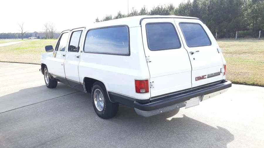 1989 GMC Suburban 7th Gen - Image 2 of 7
