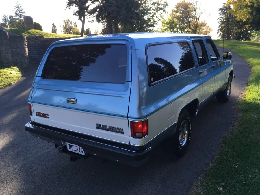 1989 GMC Suburban 7th Gen - Image 2 of 9