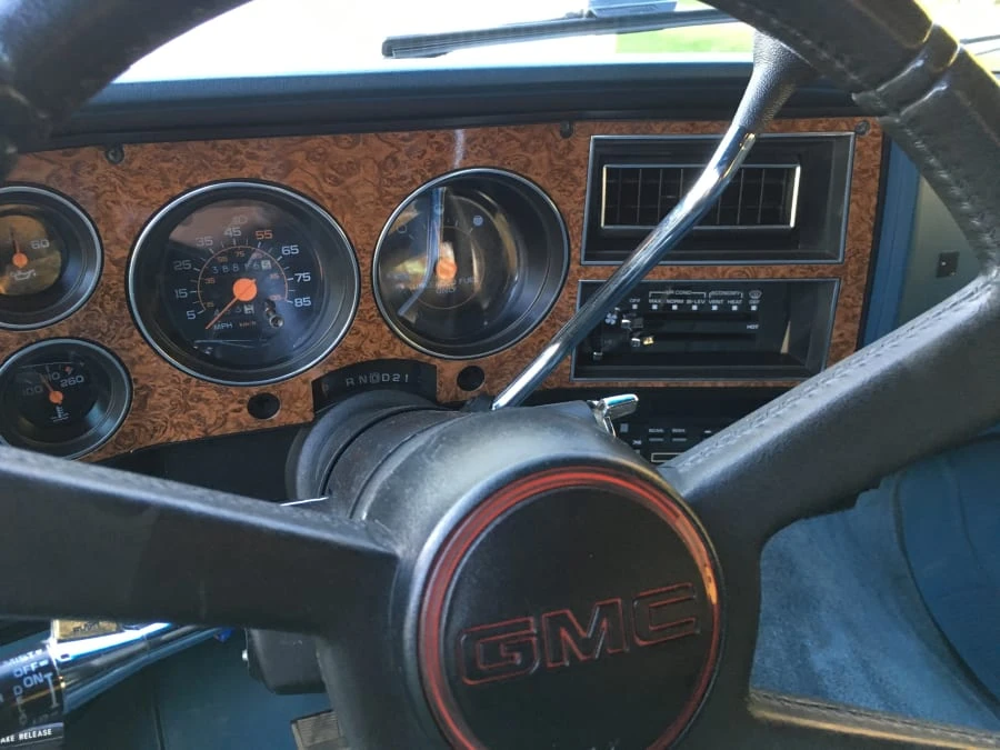 1989 GMC Suburban 7th Gen - Image 3 of 9