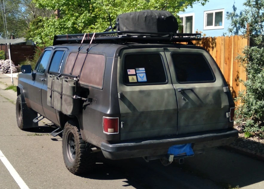 1989 GMC Suburban 7th Gen - Image 3 of 25