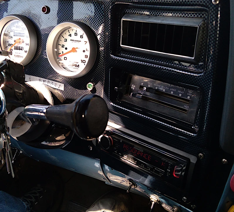 1989 GMC Suburban 7th Gen - Image 14 of 25