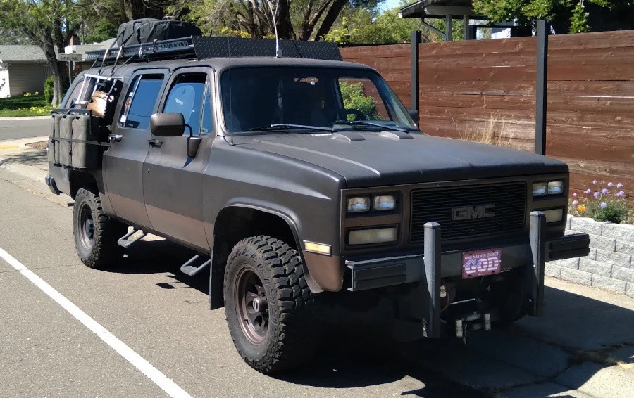 1989 GMC Suburban 7th Gen - Image 2 of 25