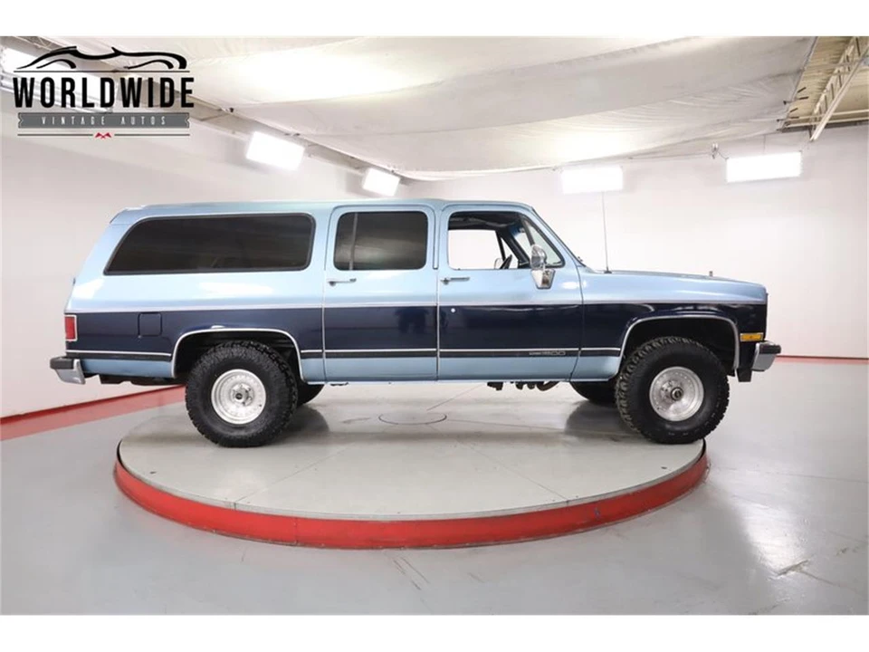 1989 GMC Suburban 7th Gen - Image 4 of 31