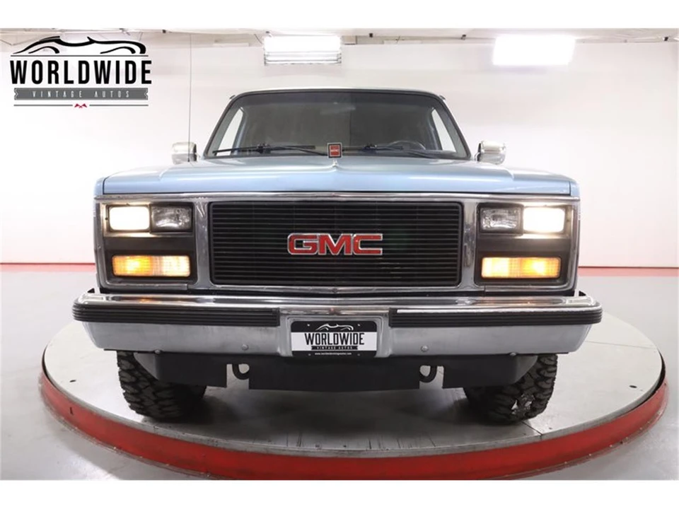 1989 GMC Suburban 7th Gen - Image 16 of 31