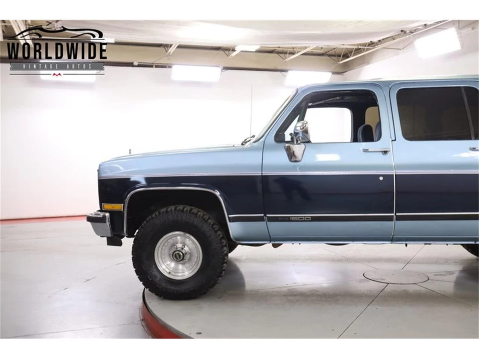 1989 GMC Suburban 7th Gen - Image 7 of 31