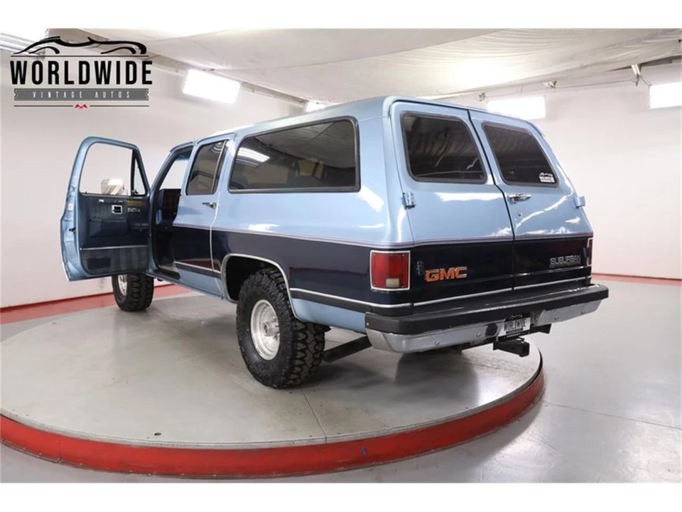 1989 GMC Suburban 7th Gen - Image 25 of 31