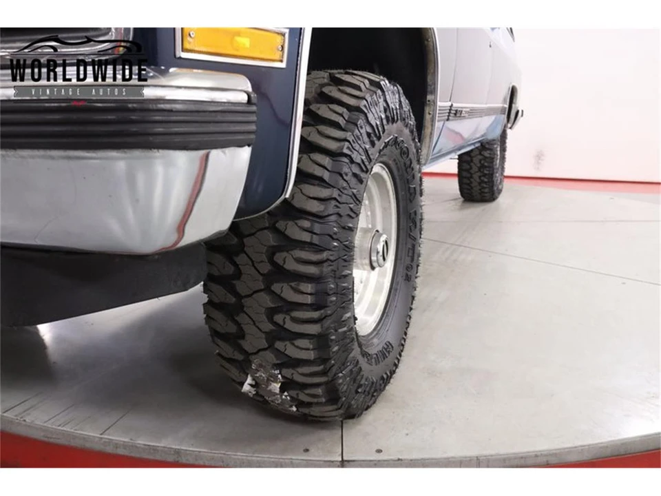 1989 GMC Suburban 7th Gen - Image 11 of 31