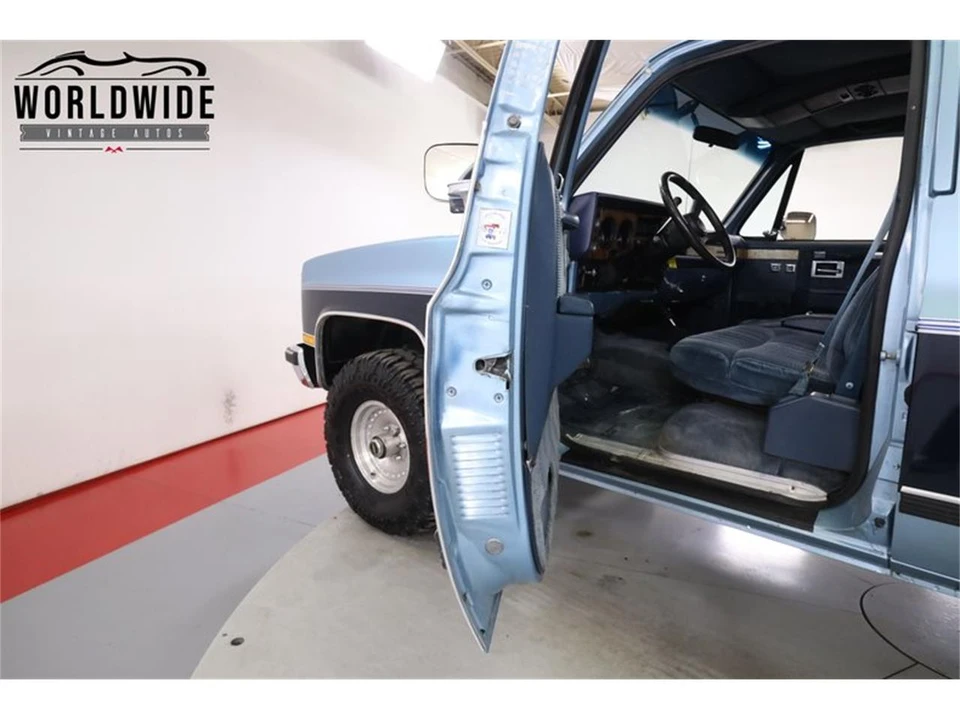 1989 GMC Suburban 7th Gen - Image 26 of 31