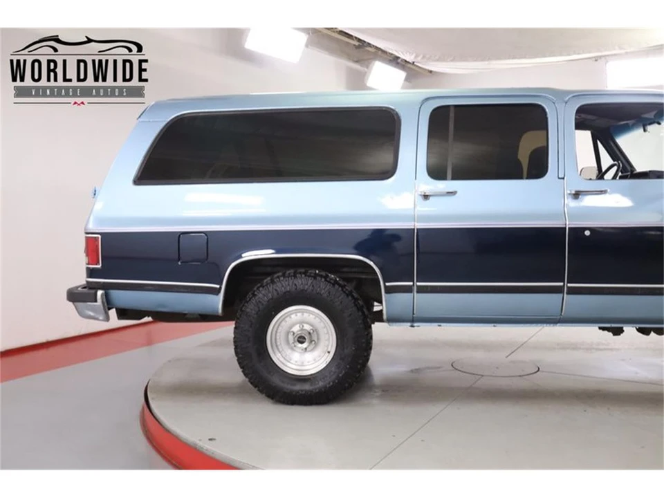1989 GMC Suburban 7th Gen - Image 9 of 31