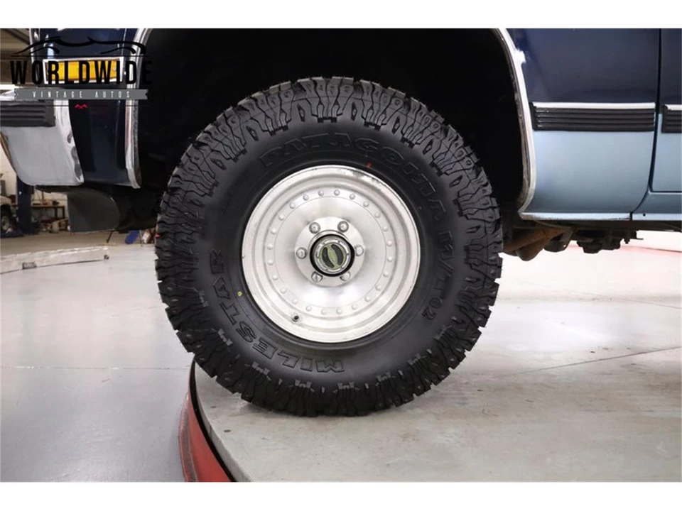 1989 GMC Suburban 7th Gen - Image 12 of 31