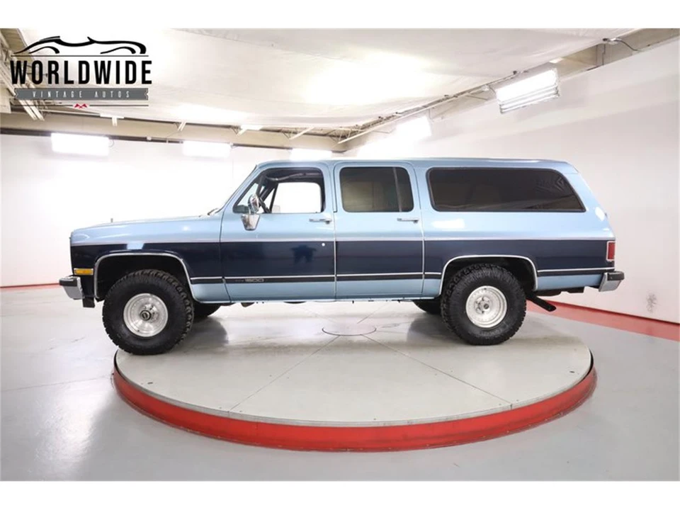 1989 GMC Suburban 7th Gen - Image 3 of 31