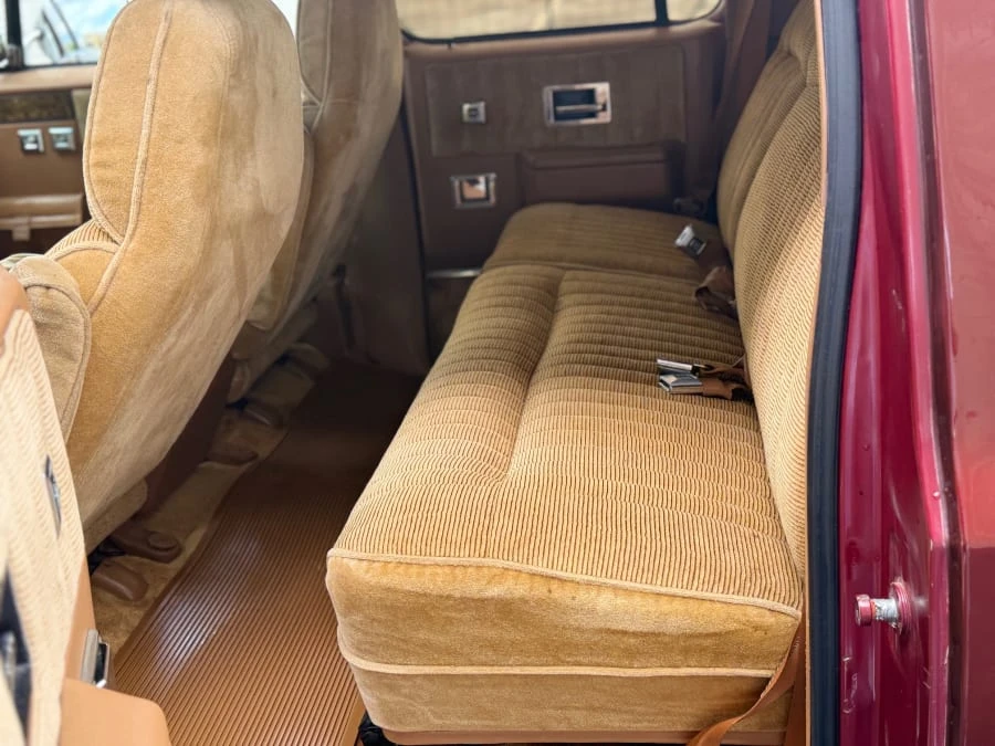 1989 GMC Suburban 7th Gen - Image 7 of 9