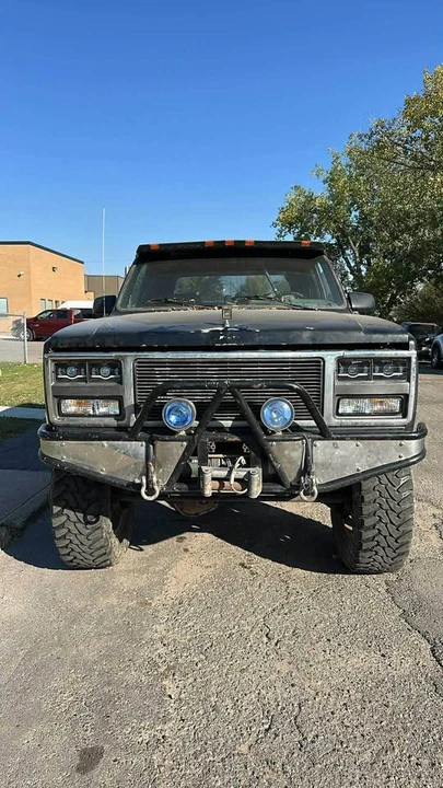 1989 GMC Suburban 7th Gen - Image 3 of 7