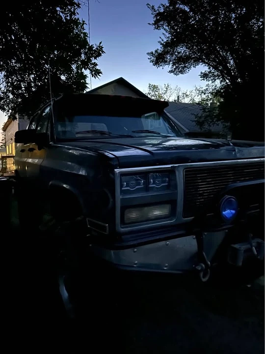 1989 GMC Suburban 7th Gen - Image 4 of 7