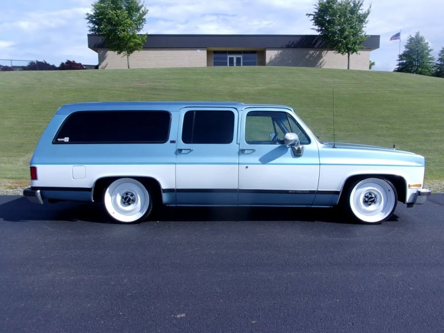 1989 GMC Suburban 7th Gen - Image 2 of 12