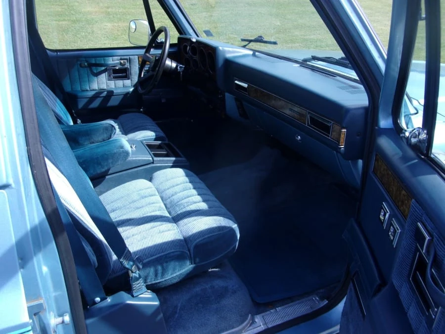 1989 GMC Suburban 7th Gen - Image 7 of 12