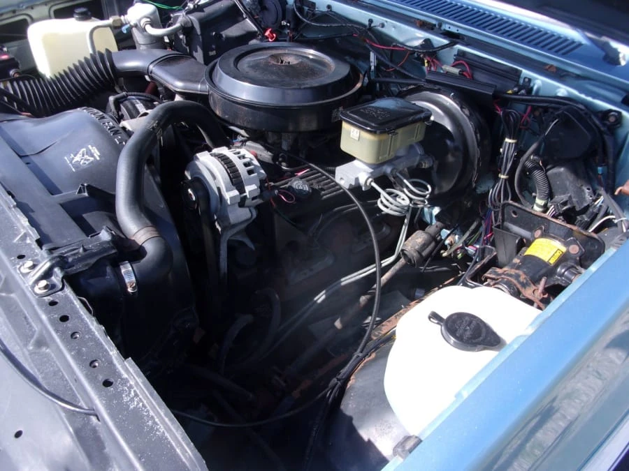 1989 GMC Suburban 7th Gen - Image 10 of 12