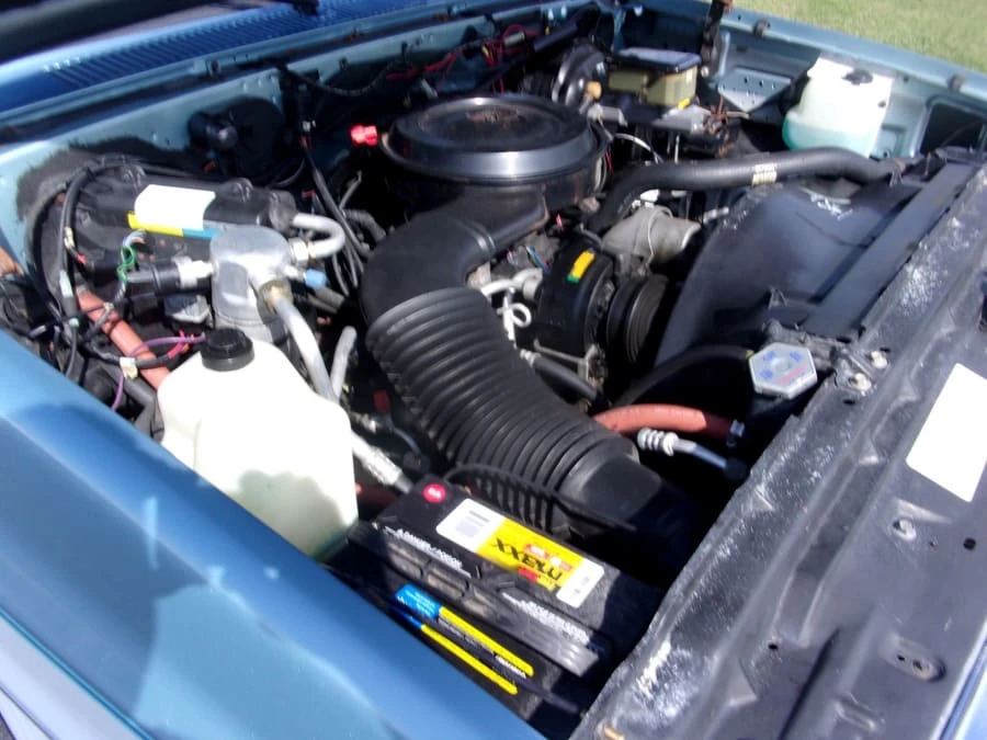1989 GMC Suburban 7th Gen - Image 11 of 12