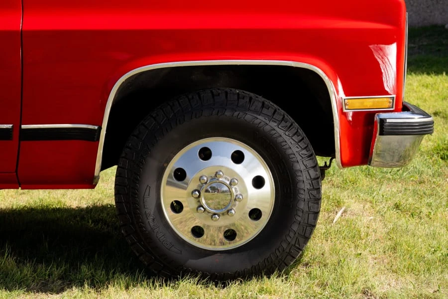 1989 GMC Suburban 7th Gen - Image 29 of 31