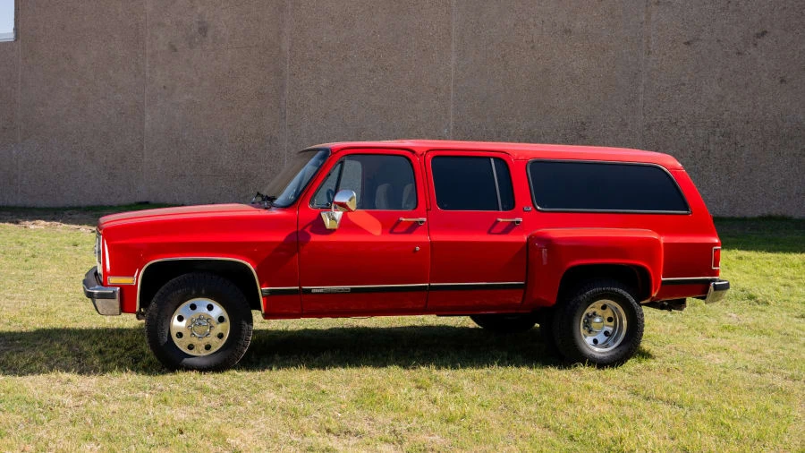 1989 GMC Suburban 7th Gen - Image 8 of 31