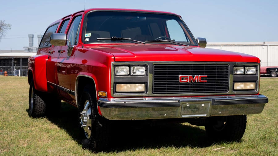 1989 GMC Suburban 7th Gen - Image 6 of 31