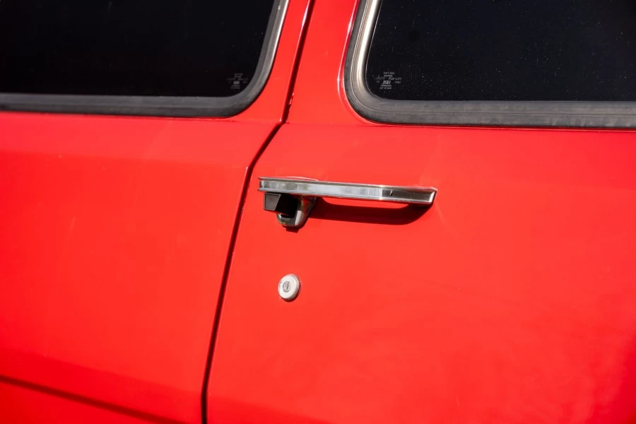 1989 GMC Suburban 7th Gen - Image 11 of 31