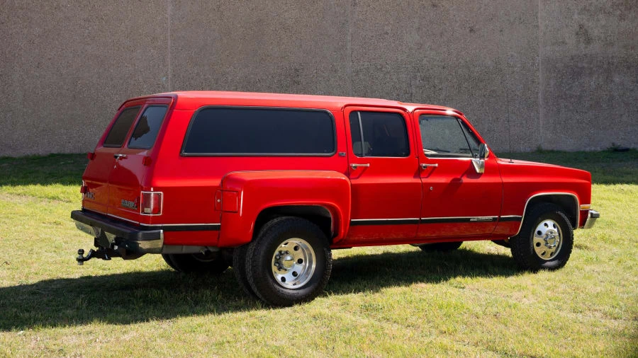 1989 GMC Suburban 7th Gen - Image 3 of 31