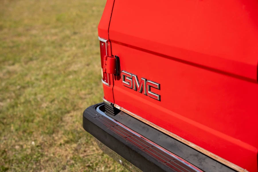 1989 GMC Suburban 7th Gen - Image 13 of 31