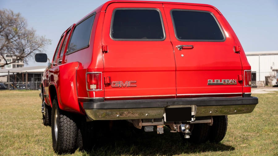 1989 GMC Suburban 7th Gen - Image 5 of 31