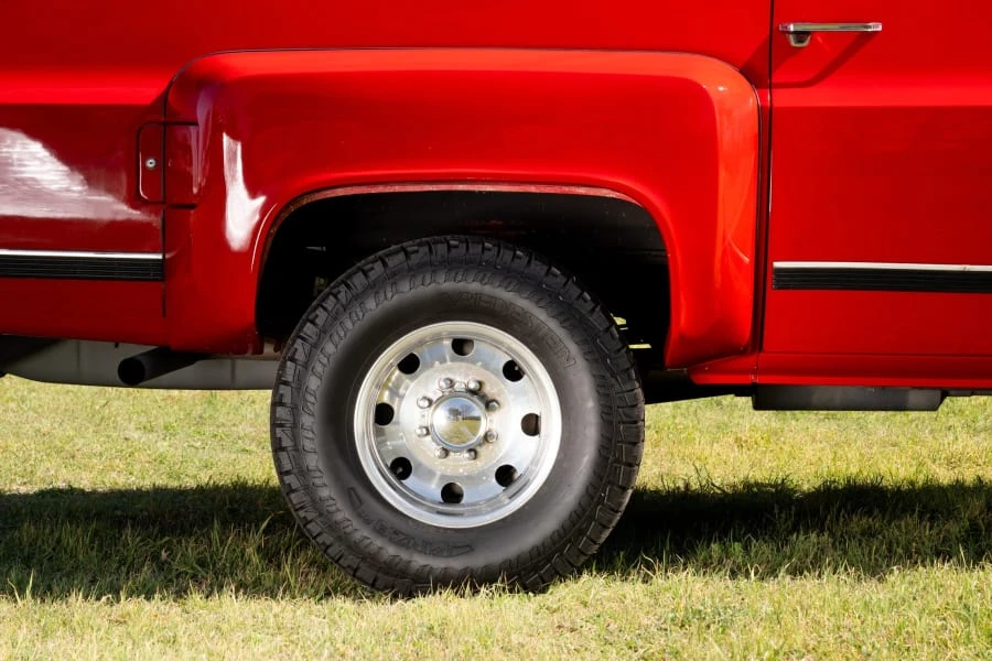 1989 GMC Suburban 7th Gen - Image 18 of 31