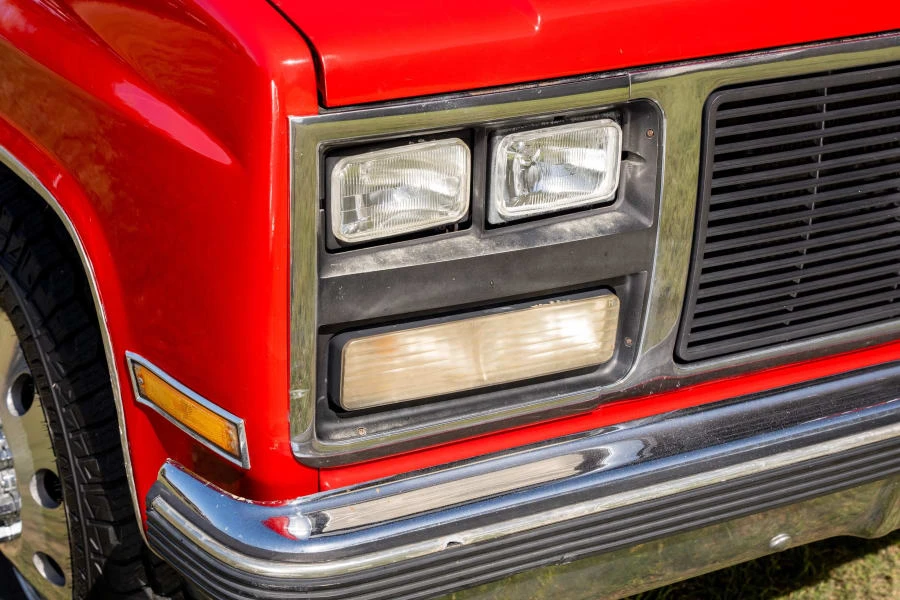 1989 GMC Suburban 7th Gen - Image 30 of 31