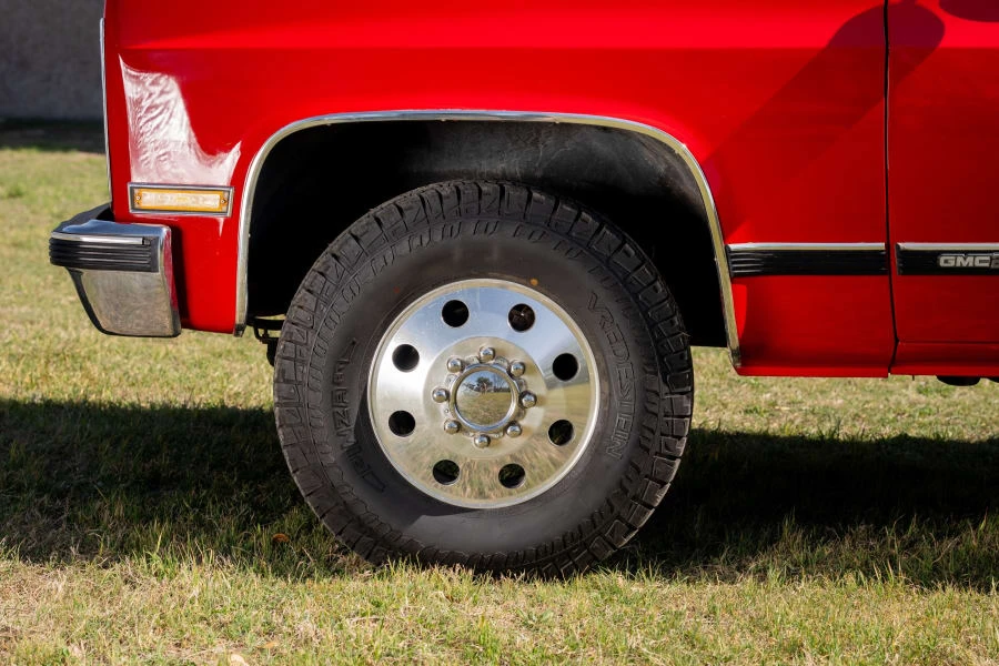 1989 GMC Suburban 7th Gen - Image 20 of 31
