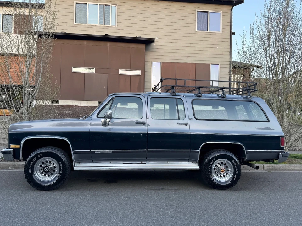 1989 GMC Suburban 7th Gen - Image 3 of 21