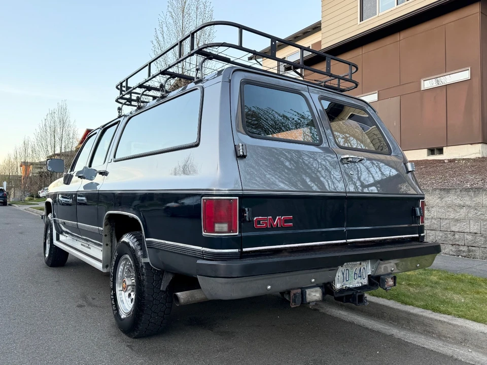 1989 GMC Suburban 7th Gen - Image 8 of 21