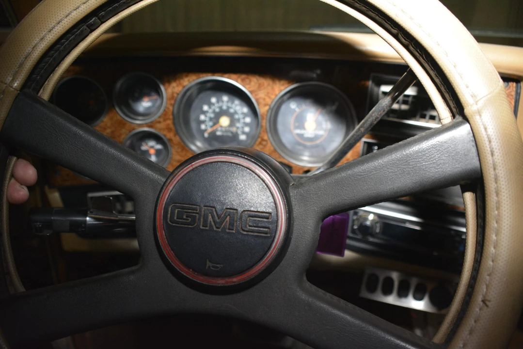 1989 GMC Suburban 7th Gen - Image 30 of 31