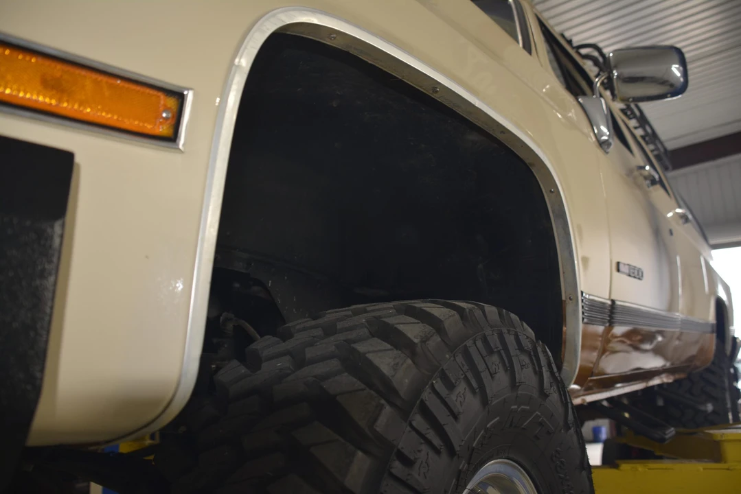 1989 GMC Suburban 7th Gen - Image 22 of 31
